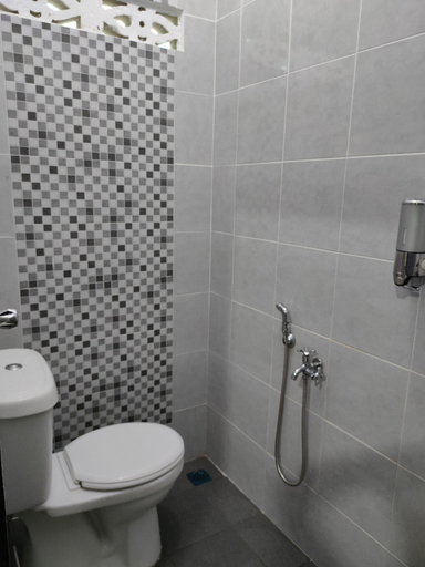 Bathroom 5, Aleesa Roomstay, Pasir Putih