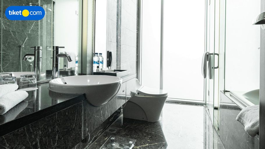 Bathroom 13