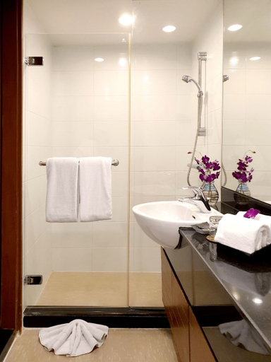 Bathroom 5, FuramaXclusive Sathorn, Bang Rak