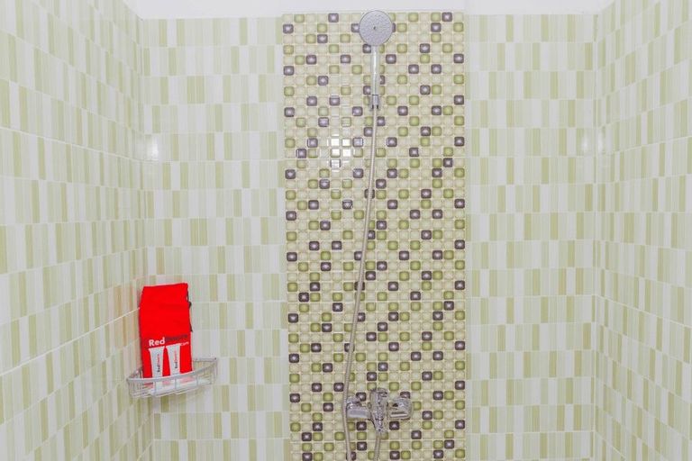Bathroom 25