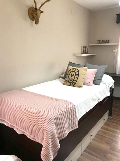 Bedroom 3, Spacious Villa with Private Pool in Hornachuelos, Córdoba