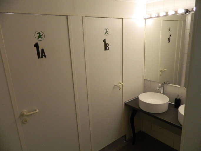 Bathroom 5, K&S Apartments, Berlin