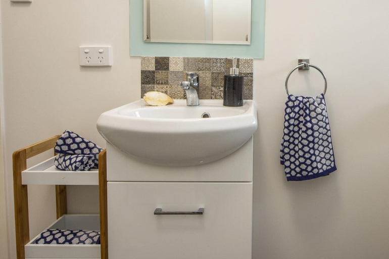 Bathroom 3, Sail Rock Apartment 1, Magnetic Island