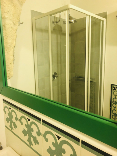 Bathroom 5, Borgo Santuri, Brindisi