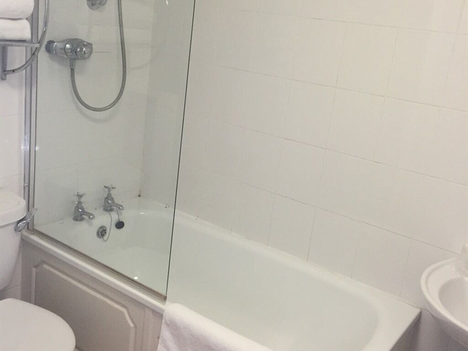 Bathroom 5, The Terrace Lodge Hotel, Somerset