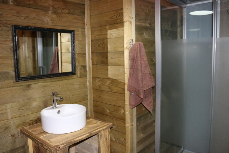 Bathroom 5, Chalets Bois Moulin de Chaules, Cantal