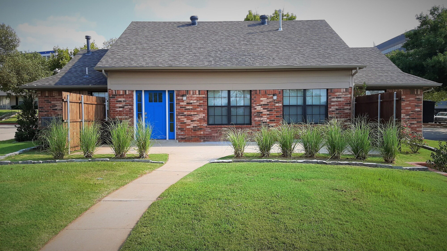 Exterior & Views, Private Bedroom Suite - Communal House near Integris Private, Oklahoma
