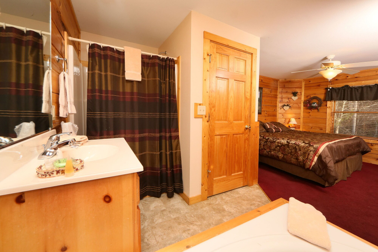 Others 4, Hugs n Kisses - One Bedroom Cabin, Sevier
