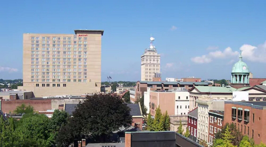 Exterior & Views, Days Inn & Suites Conference Center, Lancaster