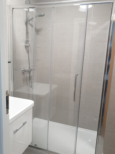 Bathroom 2, Islington Highbury Arsenal Beautiful Apa, London