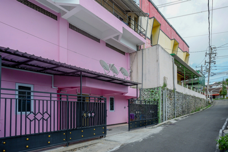 RedDoorz @ Jalan Gatot Subroto Semarang, Semarang