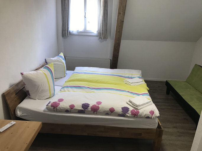 Bedroom 2, Hotel Sternen, Uri
