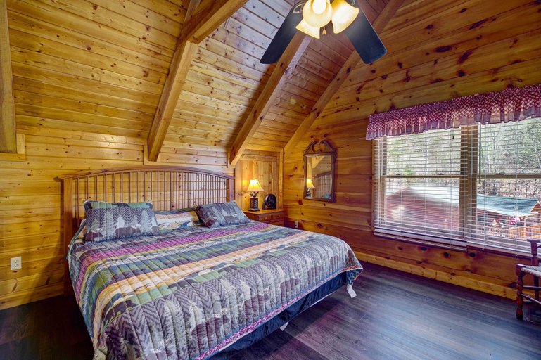 Bedroom 4, Tennessee Charm, Sevier