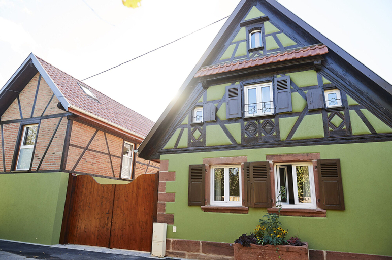 Exterior & Views