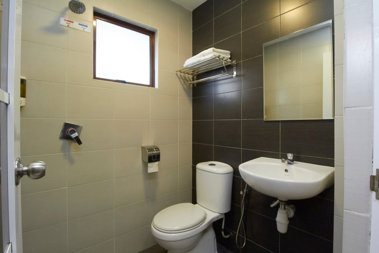 Bathroom 5, Kepong Hotel, Kuala Lumpur