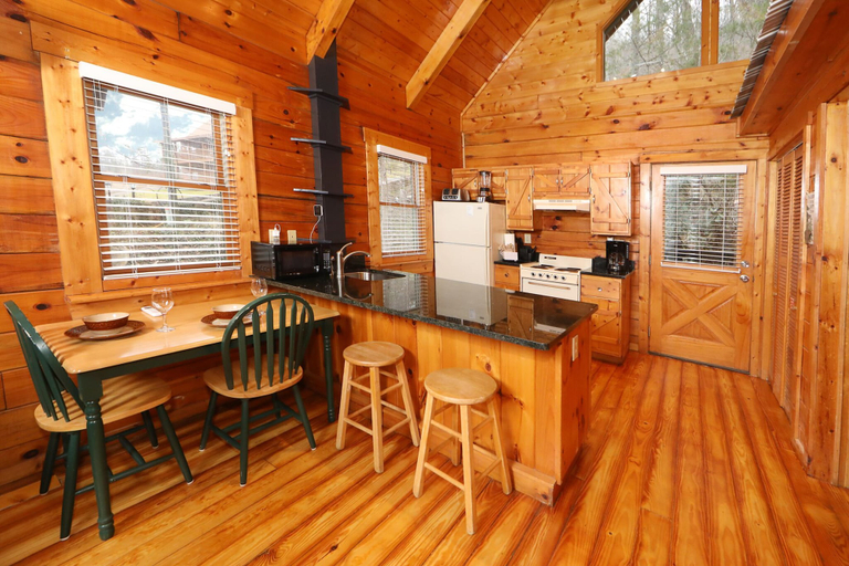 Others 4, The Cuddle Hut, Sevier