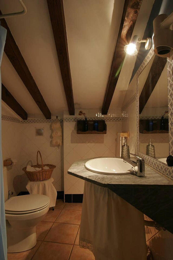 Bathroom 5, Comfortable Apartment in Robledillo de Gata with Balcony and View, Cáceres