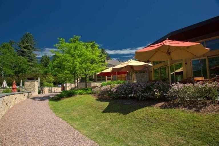 Exterior & Views 2, 4 BR Dog-friendly Overlook at Topnotch, Lamoille