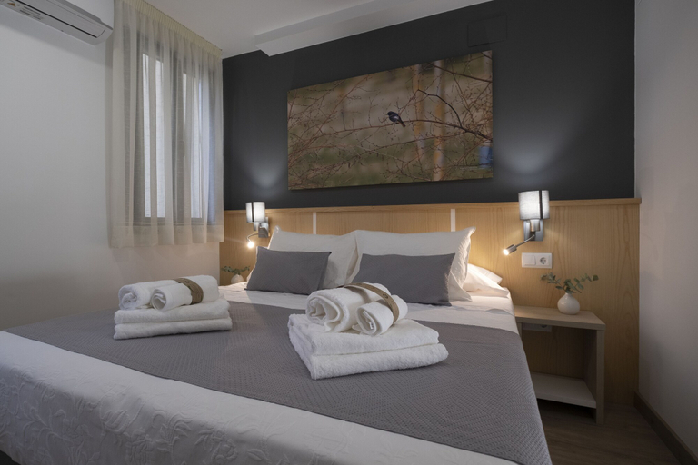 Bedroom 2, Luxor Torre del Clavero Apartments, Salamanca