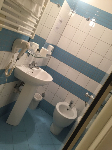 Bathroom 5, Albergo Bencidormi, Florence