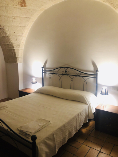 Bedroom, Borgo Santuri, Brindisi