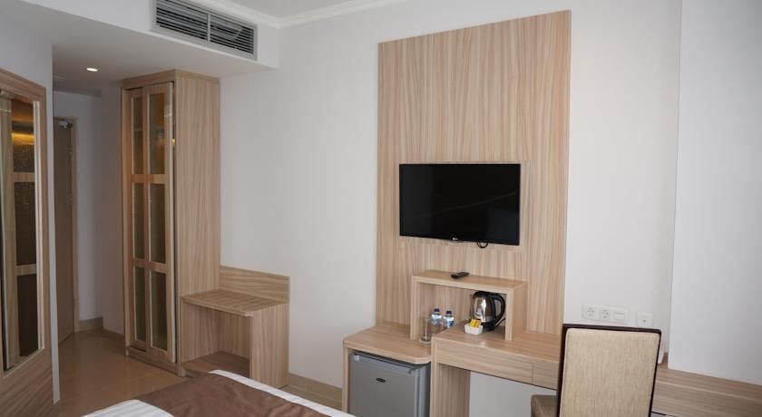 Syariah Hotel Solo, Solo
