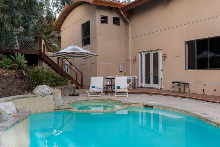 Sport & Beauty 1, Modern & Chic Home in Oceanside w/ Heated Pool, Spa, & Fire Pit! Moreno by AvantStay, San Diego
