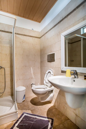 Bathroom 5, Porto Eda Hotel, Sarandës