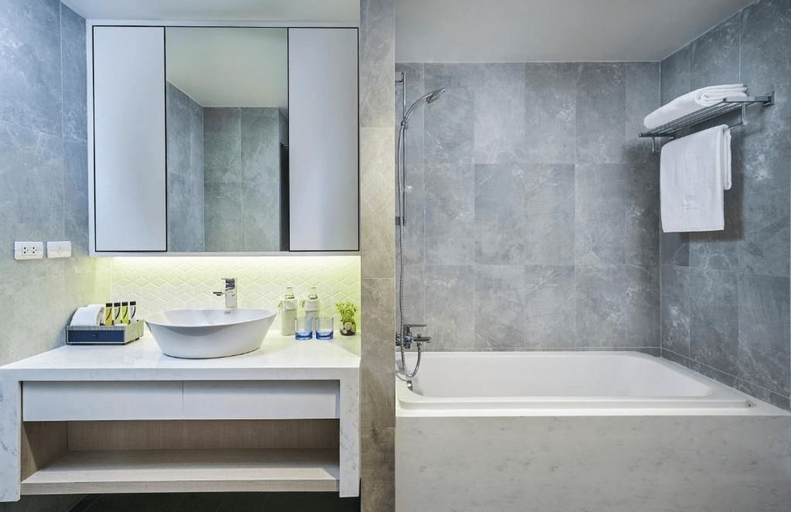 Bathroom 16