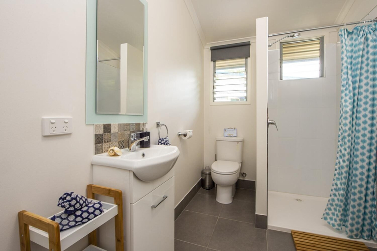Bathroom 3, Sail Rock Apartment 2, Magnetic Island