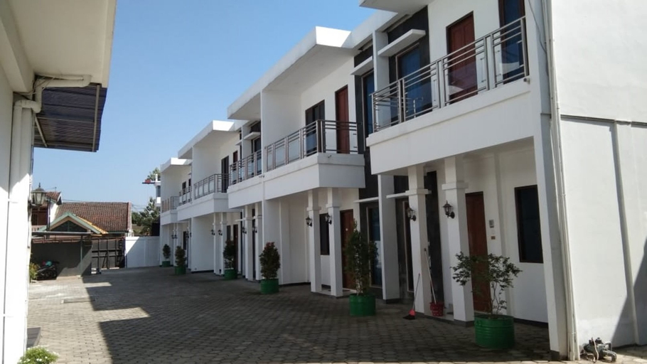 Exterior & Views 6