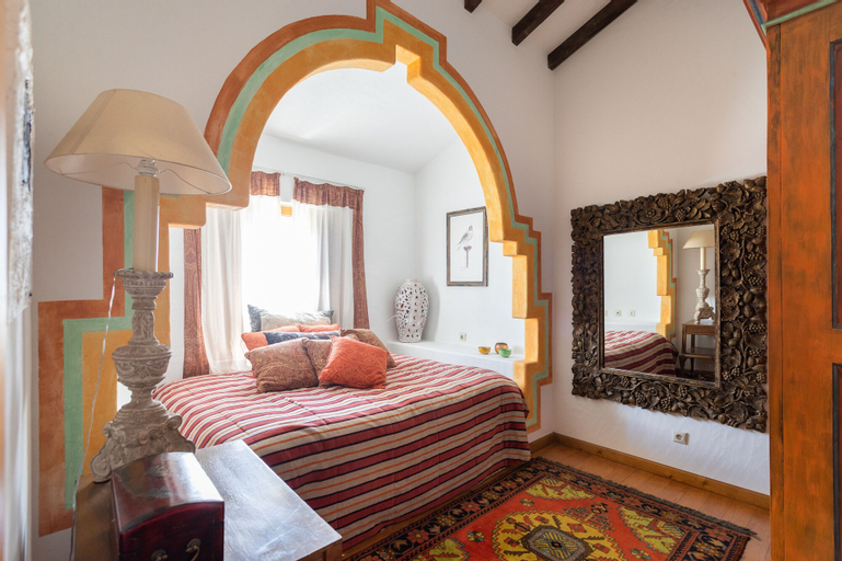 Rosa Estates: The Farmhouse & Stables, Monforte