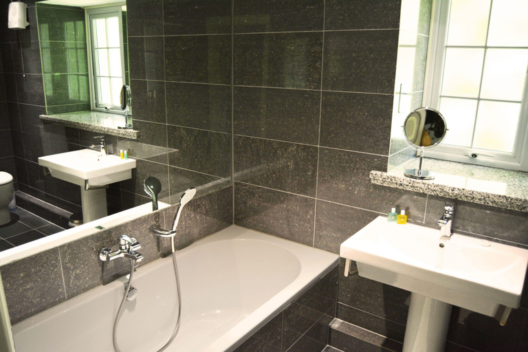 Bathroom 3, St Corantyn Cottage, Cornwall