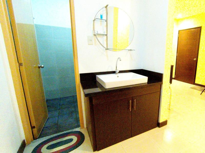 Kai Lodge, Morong