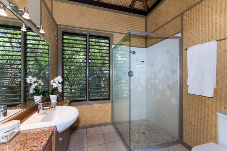 Bathroom 3, On The Beach, Magnetic Island