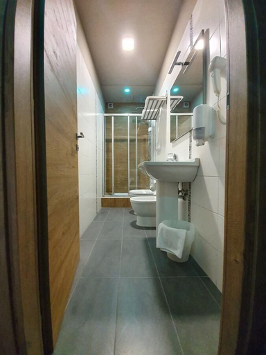 Bathroom 4, Dannunziano Aparthotel, Chieti