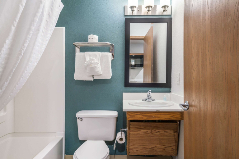 Bathroom 4, WoodSpring Suites Myrtle Beach, Horry