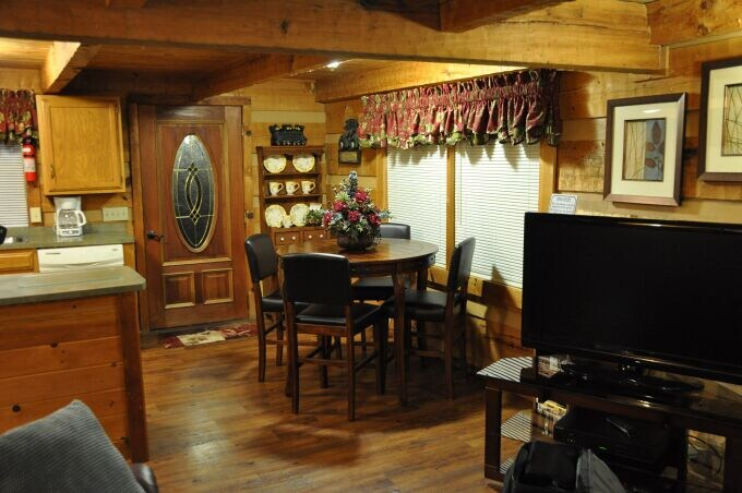Food & Drinks 4, Romantic Hideaway, Sevier