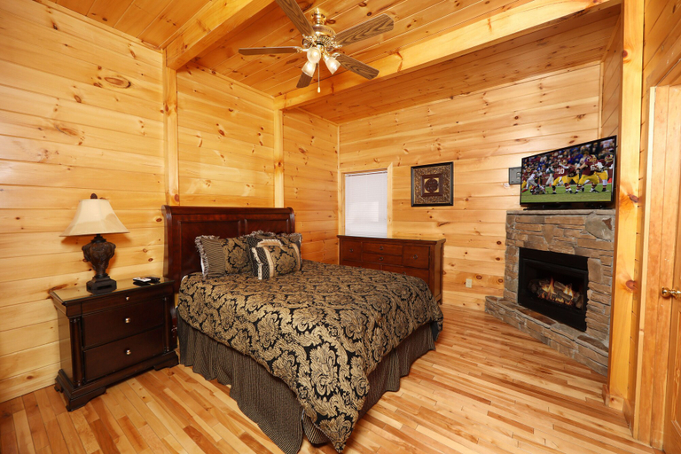 Bedroom 2, Majestic Mountain Pool Lodge - Seven Bedroom Cabin, Sevier