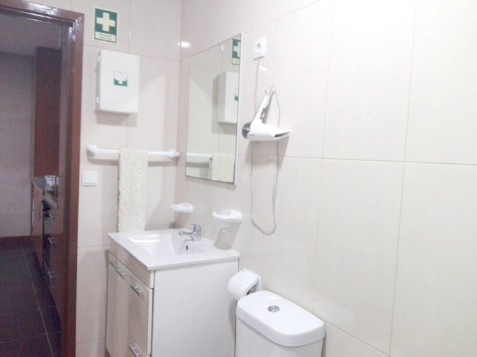 Bathroom 3, Comfortable House in Marinhas + Garden and Sea View., Esposende