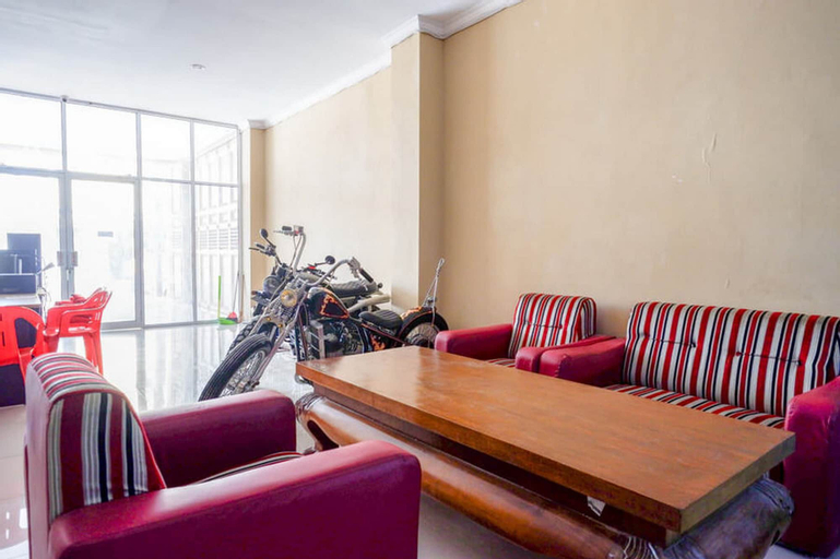 RedDoorz near Hartono Mall Solo, Solo