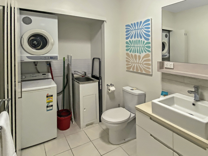Bathroom 3, 1 Bright Point Apartment 2305, Magnetic Island