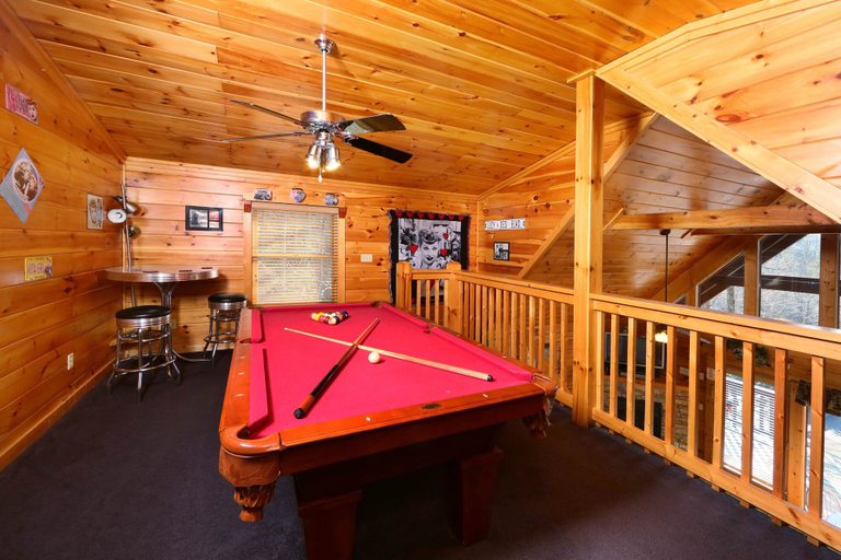 Others 5, Hugs n Kisses - One Bedroom Cabin, Sevier