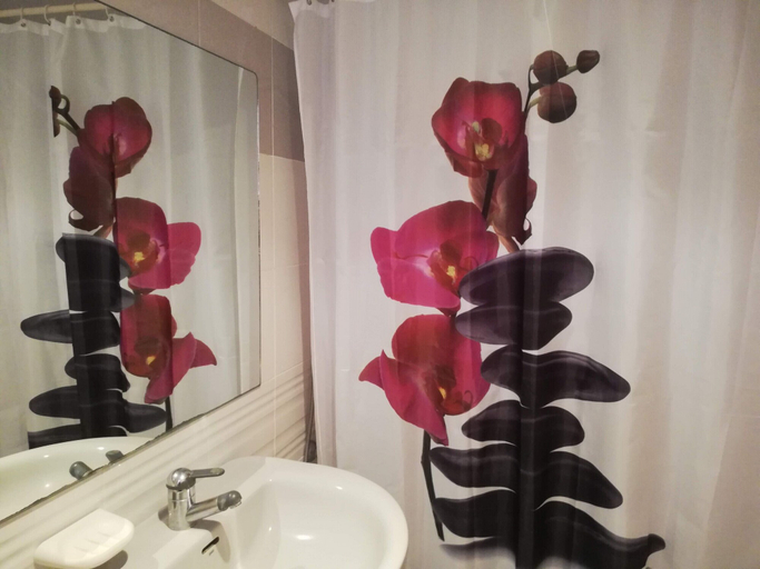 Bathroom 3, 1.las Alondras Bl A Esc. 3 2º pta 6, Valencia