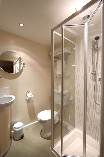 Bathroom 4, Portbyhan Hotel, Cornwall