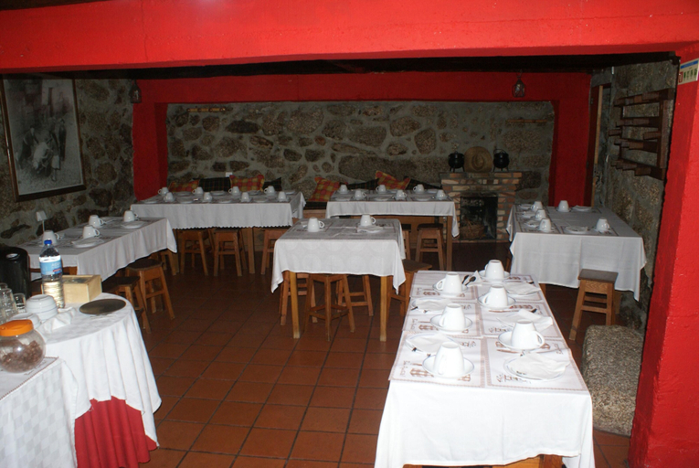 Food & Drinks 3, Comfortable Apartment in Seia with Terrace and Fireplace, Seia