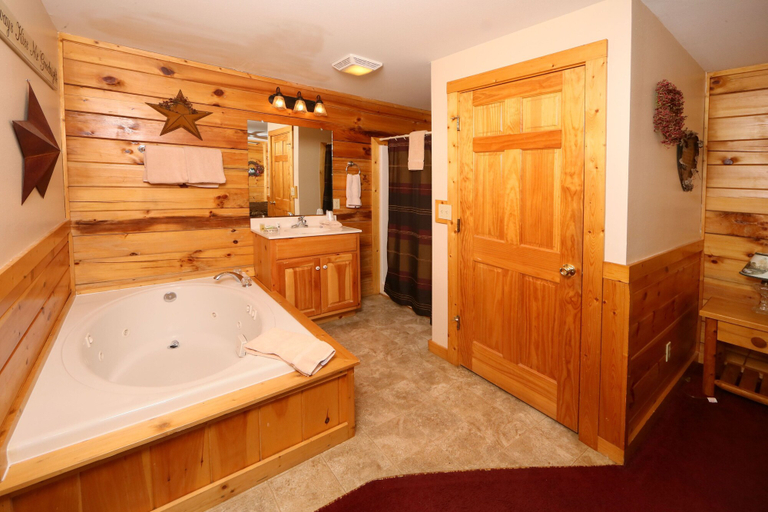 Bathroom, Hugs n Kisses - One Bedroom Cabin, Sevier