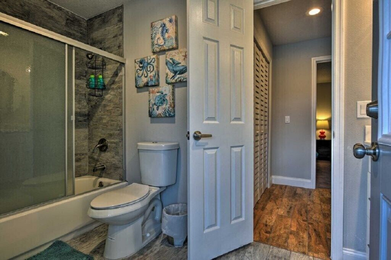 Bathroom 5, Water Lovers Paradise, Flagler