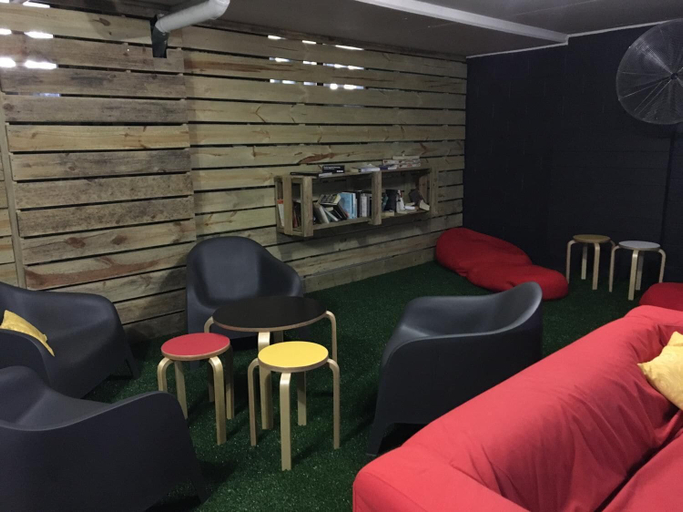Public Area 3, Maxmee Backpackers Resort, Gold Coast