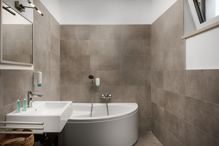 Bathroom 3, Villa Matelici, Marčana
